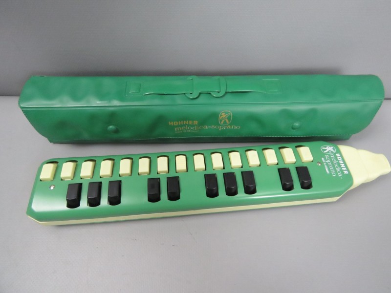 2 Hohner melodica's met handleiding en extra mondstuk