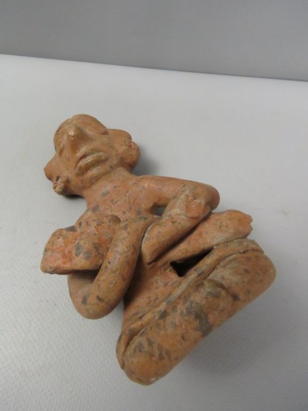 Terracotta beeld "Moeder en kind"