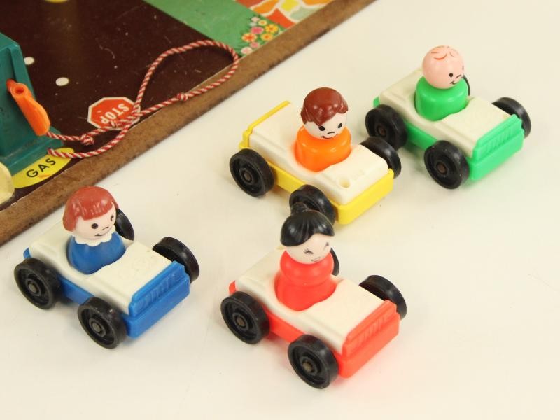 Vintage speelgoed in de originele doos: de Fisher Price parking garage serienummer 930