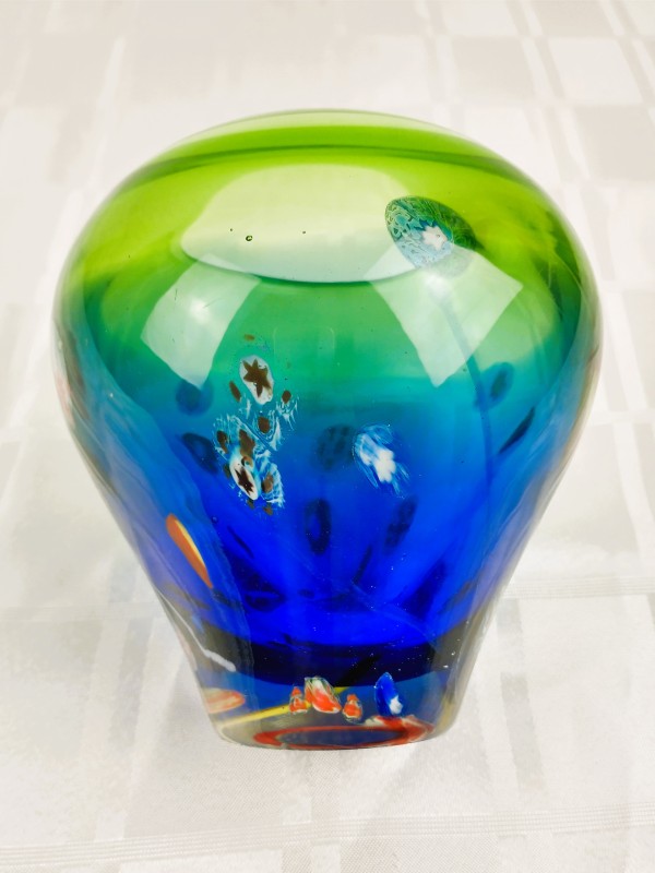 Murano vaas in blauw met blauwe roosjes en aardbeien