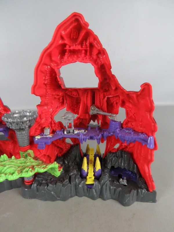 Mighty Max - skull mountain