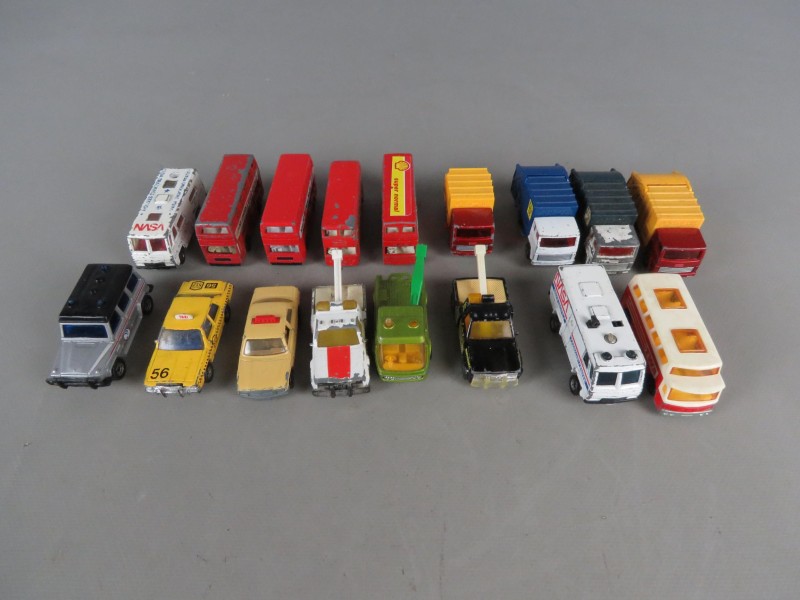 17 Matchbox diensten wagens