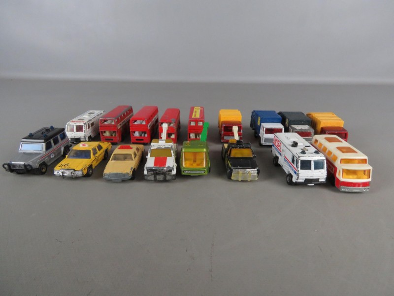 17 Matchbox diensten wagens