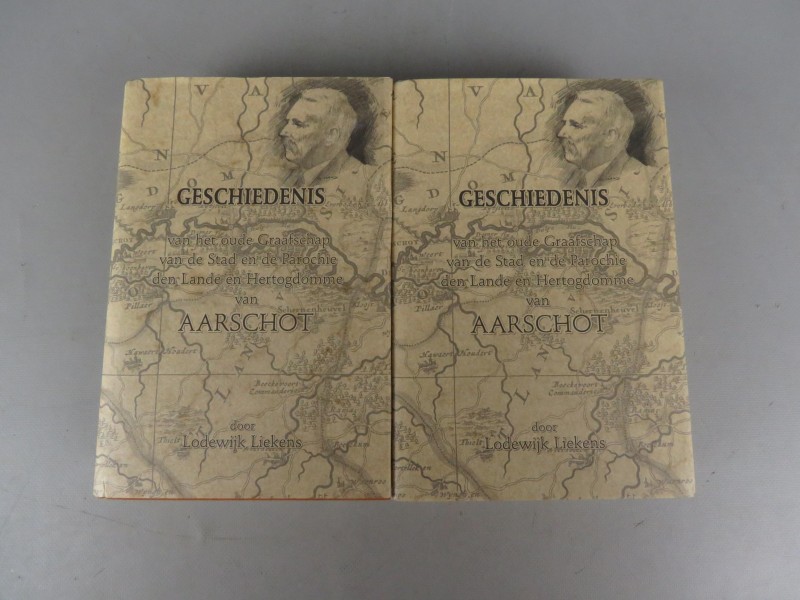 2 delen hardcover boeken "Geschiedenis van het oude Graafschap van de stad en de Parochie den Lande en Hertogdomme van Aarschot