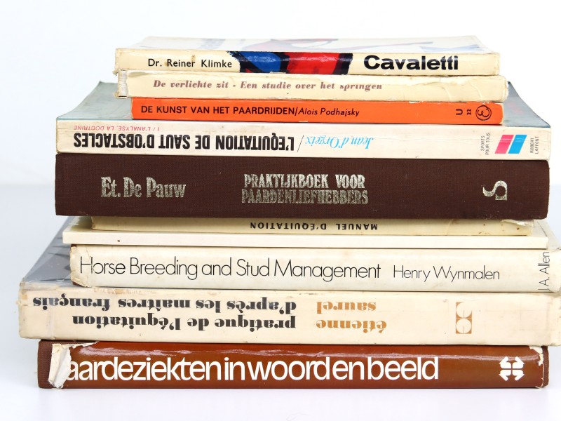 Lot van 10 vintage boeken over paarden