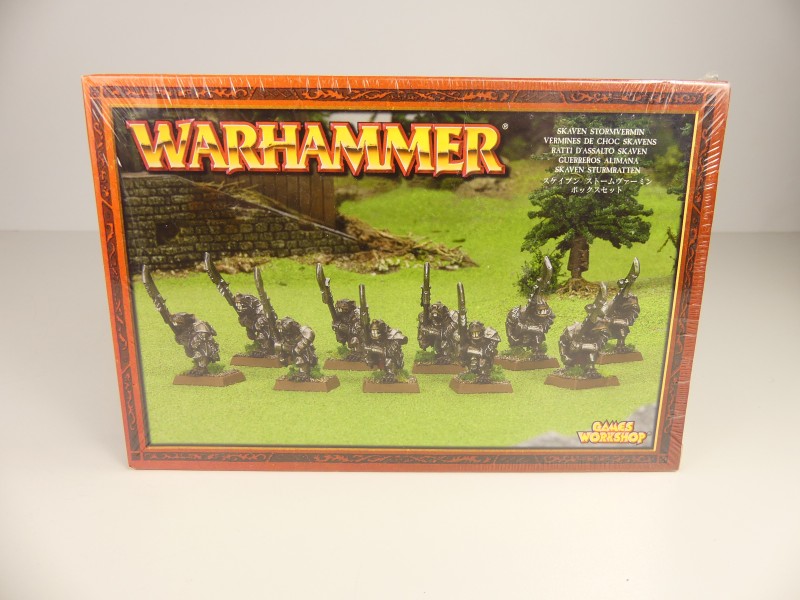 Doos vol Warhammer figuurtjes