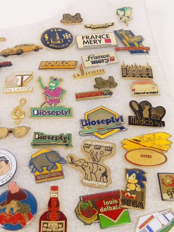 Lot met vintage pins