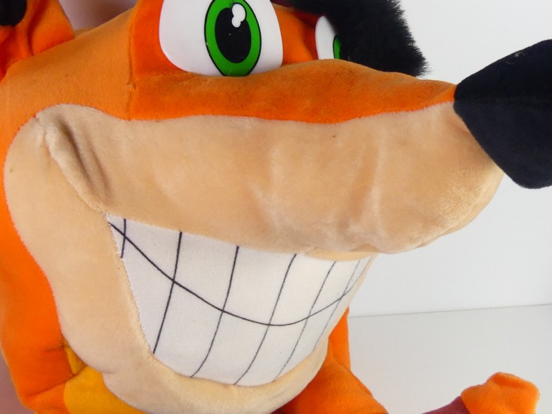 Crash Bandicoot plush + Playstation 1 Spel