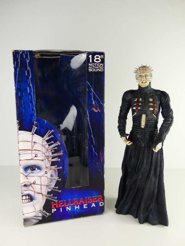 Neca - Hellraiser figuur reageert op bewegingen met geluid - Reel Toys