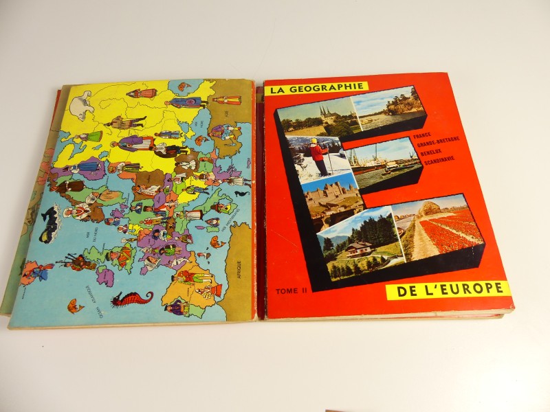 Lot Chromo's albums ''La Geographie de Belgique'' en ''La Geographie- de L'Europe''