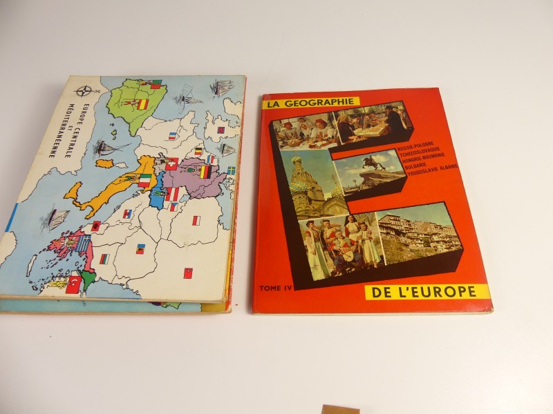 Lot Chromo's albums ''La Geographie de Belgique'' en ''La Geographie- de L'Europe''