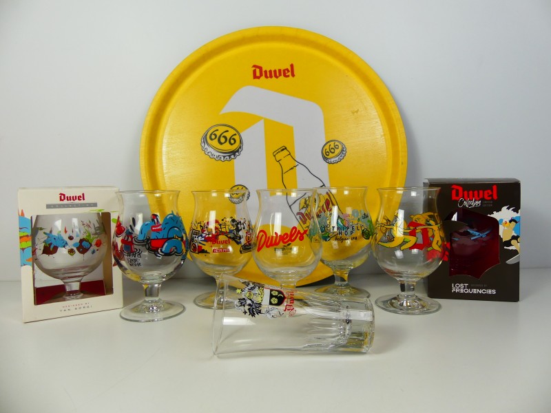 Duivels lot 'Duvel art' glazen + plateau