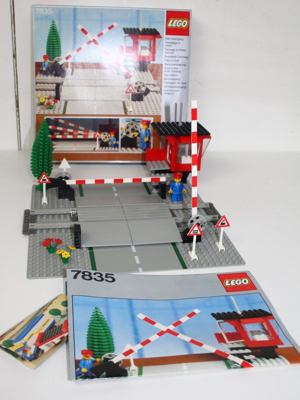 Lego Spoorwegovergang en wagons - Compleet in doos