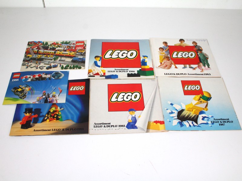 7 Lego Catalogussen uit de jaren '80