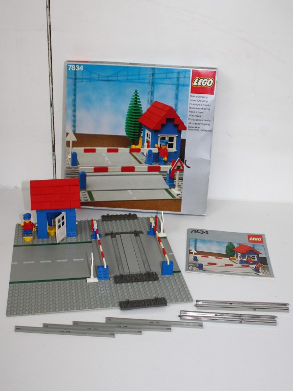 Lego Spoorwegovergang en wagons - Compleet in doos