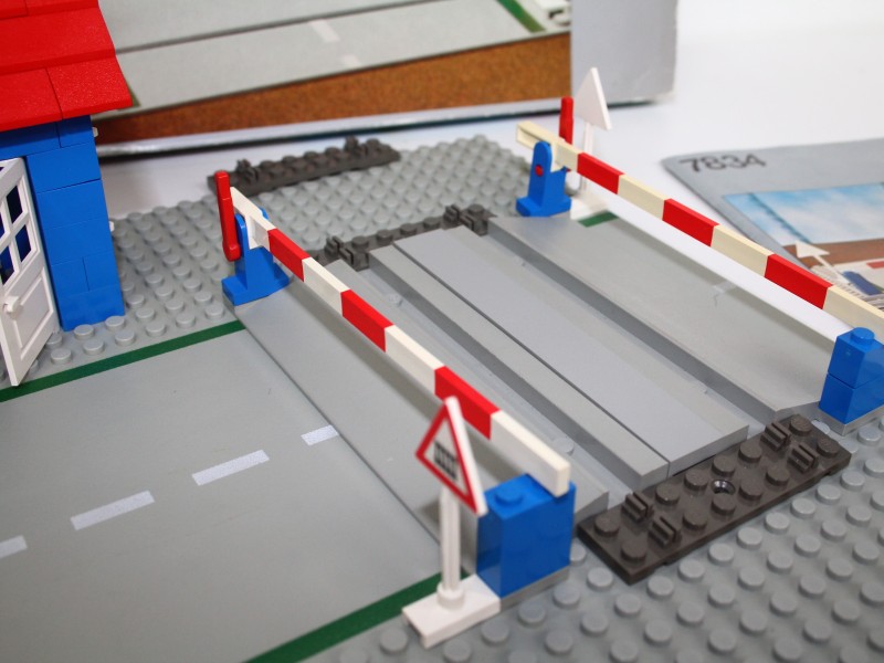 Lego Spoorwegovergang en wagons - Compleet in doos