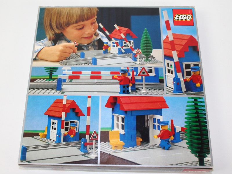 Lego Spoorwegovergang en wagons - Compleet in doos