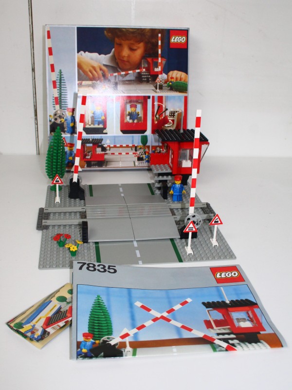 Lego Spoorwegovergang en wagons - Compleet in doos