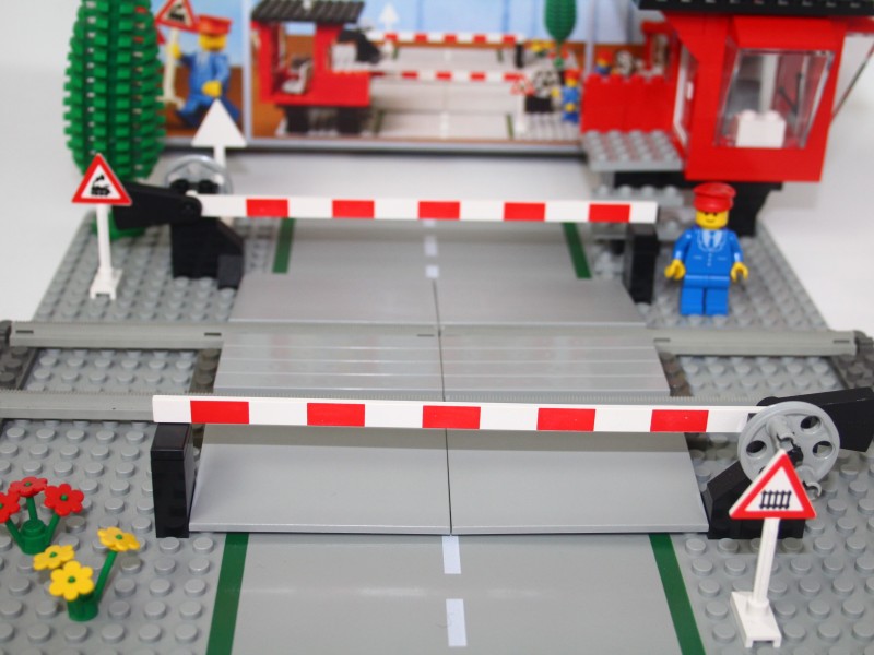 Lego Spoorwegovergang en wagons - Compleet in doos