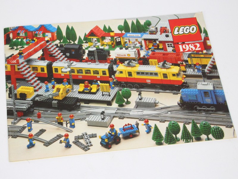 7 Lego Catalogussen uit de jaren '80