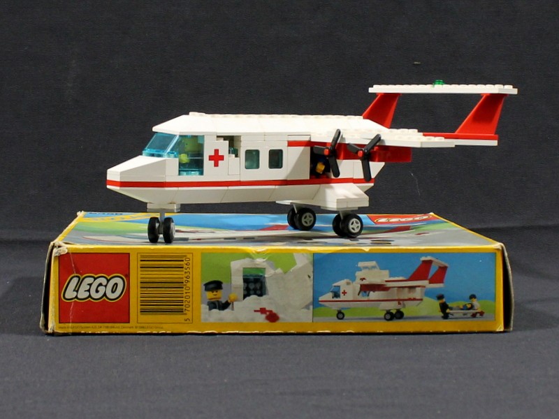 Vintage Lego 6356 Med-Star Rescue Plane