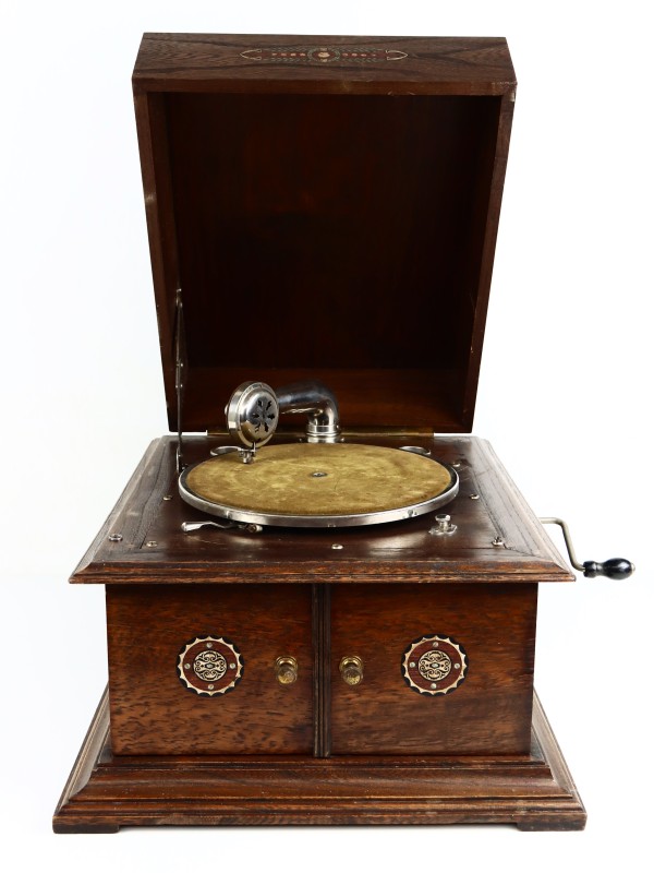 Oude koffergrammofoon Thorens