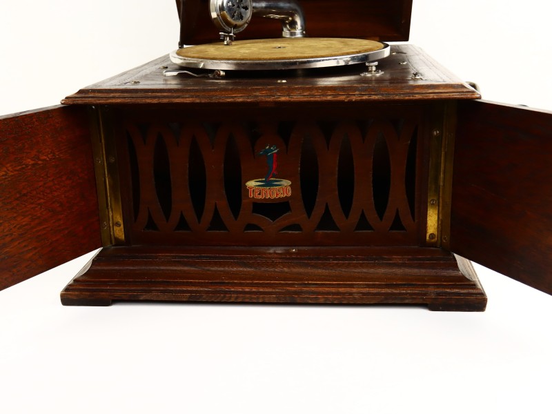 Oude koffergrammofoon Thorens