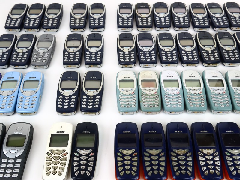 Groot lot van 46 NOKIA GSM's