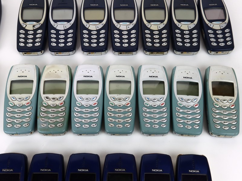 Groot lot van 46 NOKIA GSM's