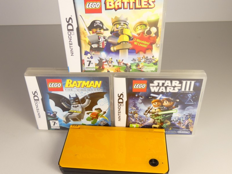 Nintendo DSi XL + 3 Lego DS spellen