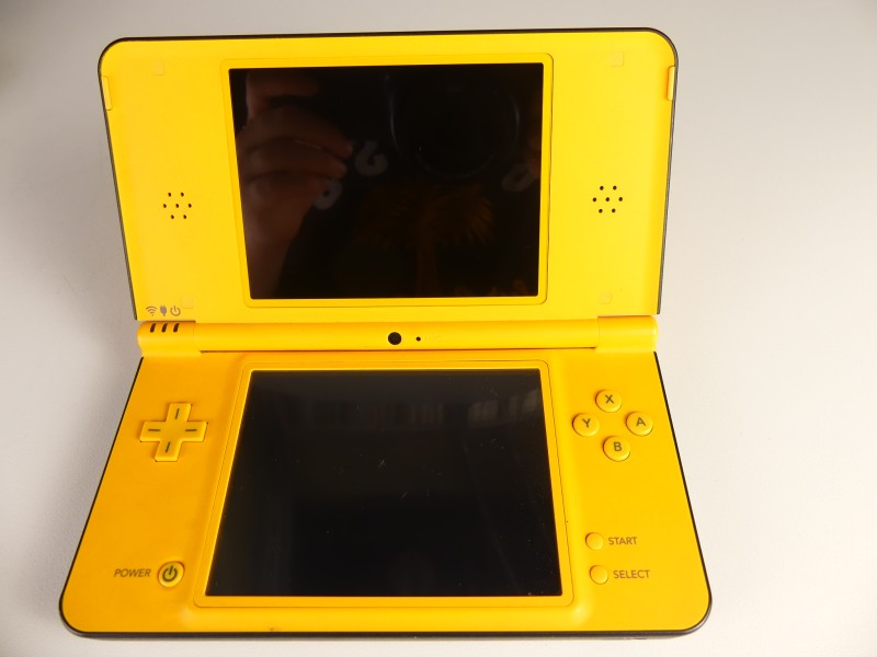 Nintendo DSi XL + 3 Lego DS spellen