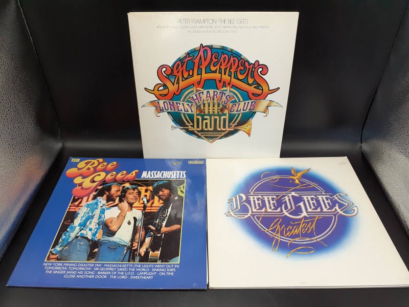 1 LP + 2 dubbelelpee's The Bee Gees