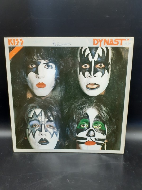 8 LP's Kiss