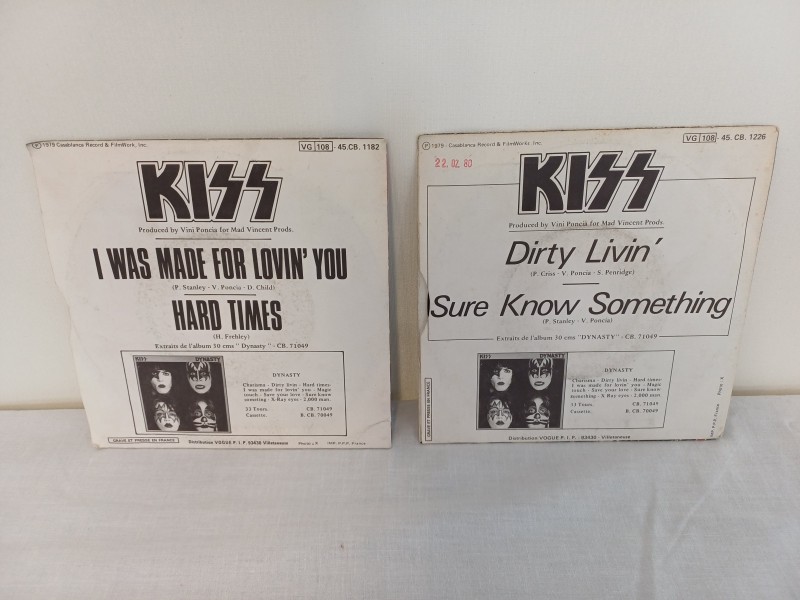 2 singles Kiss