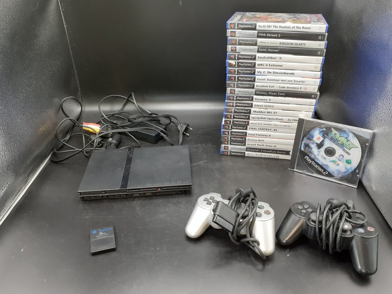 PlayStation 2 (compleet) + 2 controllers + 22 games