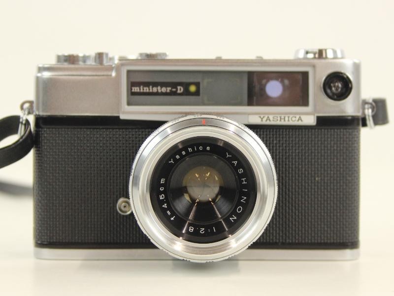 Yashica minister d met 4.5 cm 1:2.8 lens - jaren '60