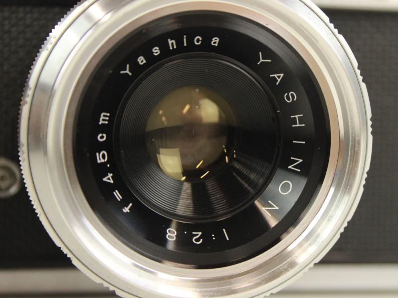 Yashica minister d met 4.5 cm 1:2.8 lens - jaren '60