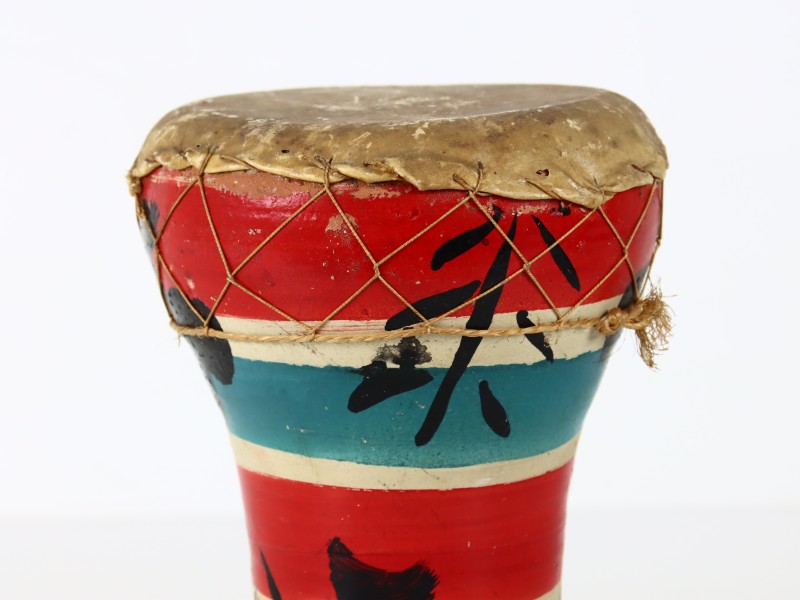 Set van vier keramieken djembe's