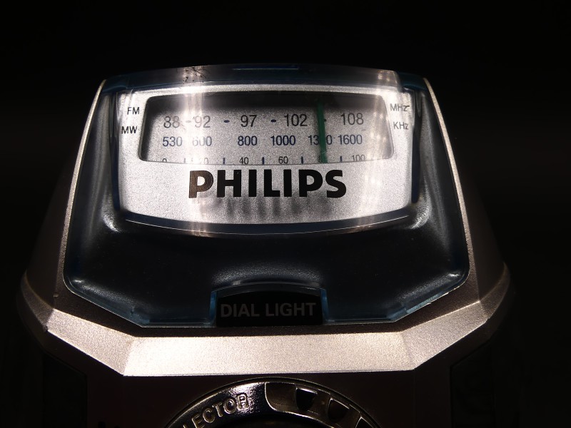 Philips AE1000 self-powered radio