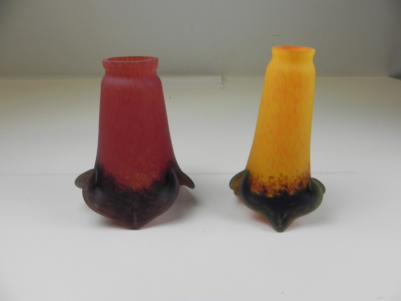 2 vintage Tulpen lampenkapjes in Pate de verre glas