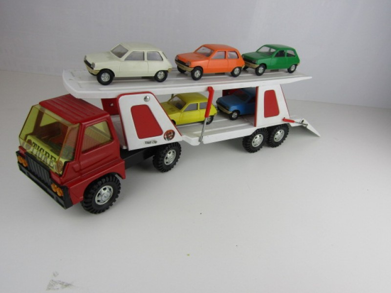 Wonen gebonden bon Vintage speelgoed, Autotransporter met 5 Auto's (Renault R - 5), Made in  Spain - De Kringwinkel