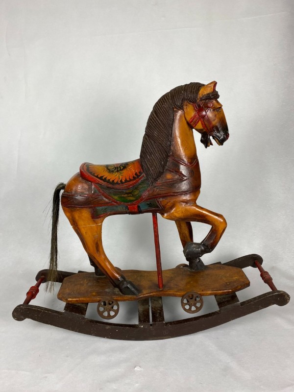 Tot ziens verjaardag moederlijk houten schommelpaard mid 20e eeuw - De Kringwinkel